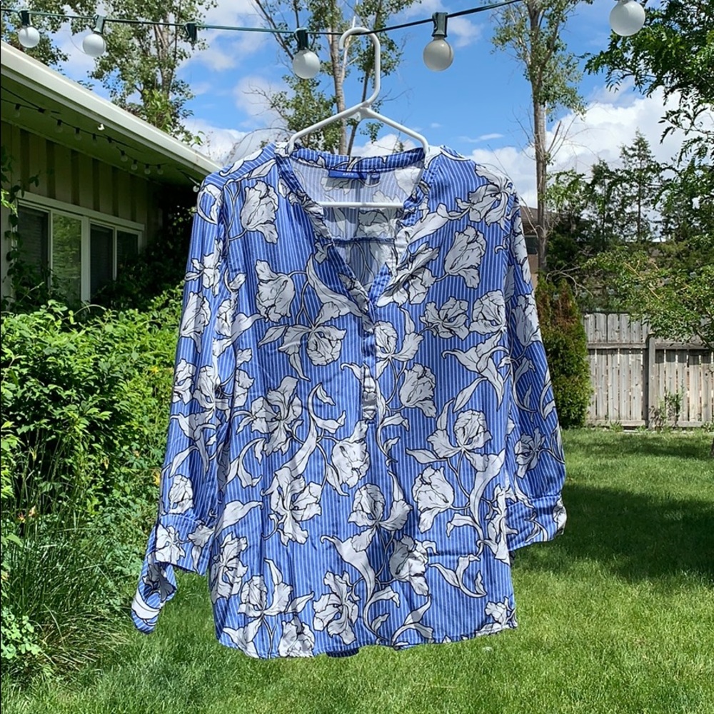 Apt 9 top blue strip